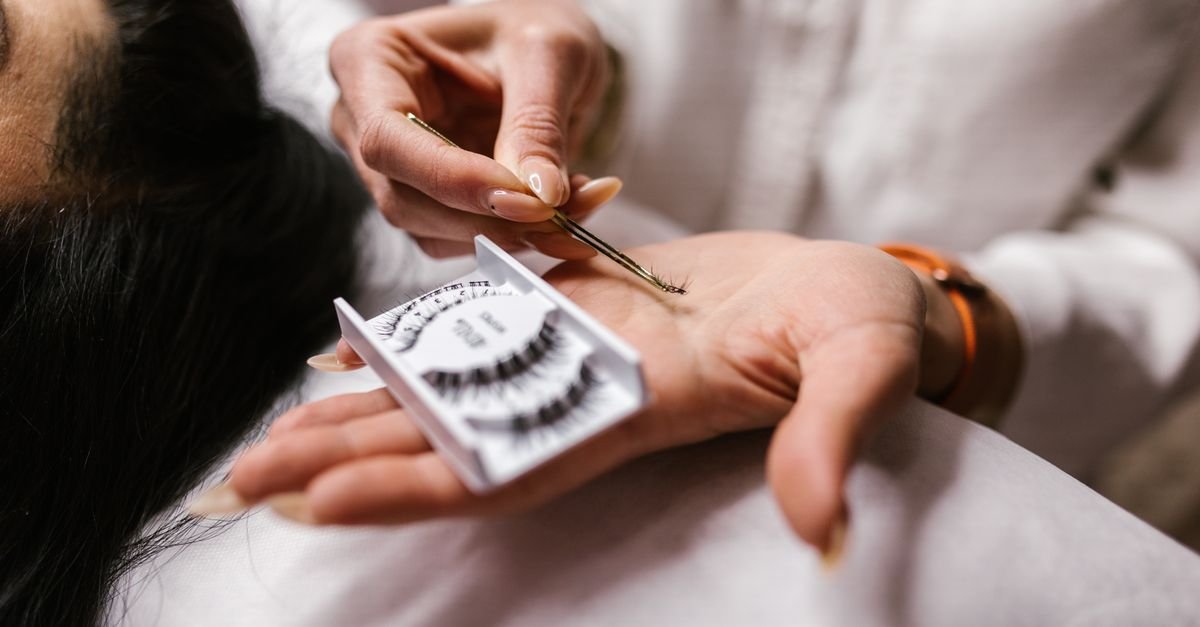 Laguna Salon lashes-brows