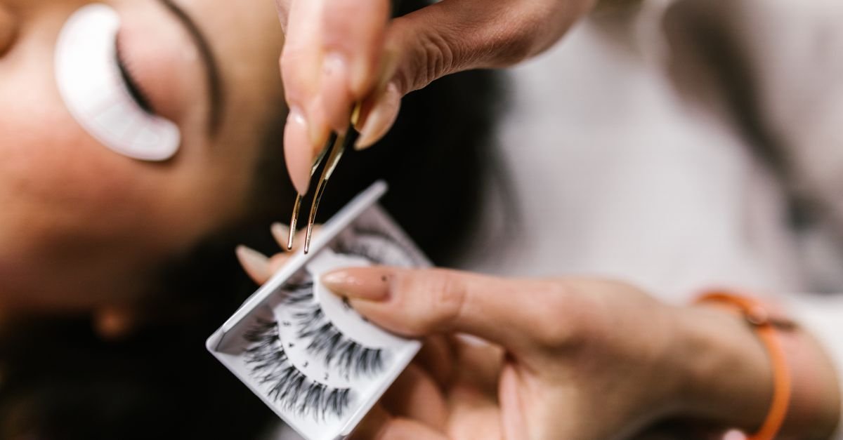 Laguna Salon lashes-brows